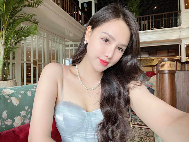 Hot girl xinh đẹp đã tốt nghiệp trường Học viện Báo chí và Tuyên truyền.&nbsp;
