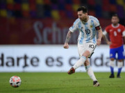 Bóng đá - Messi mặc áo tri ân Maradona, lập công áp sát kỷ lục của &quot;Vua&quot; Pele