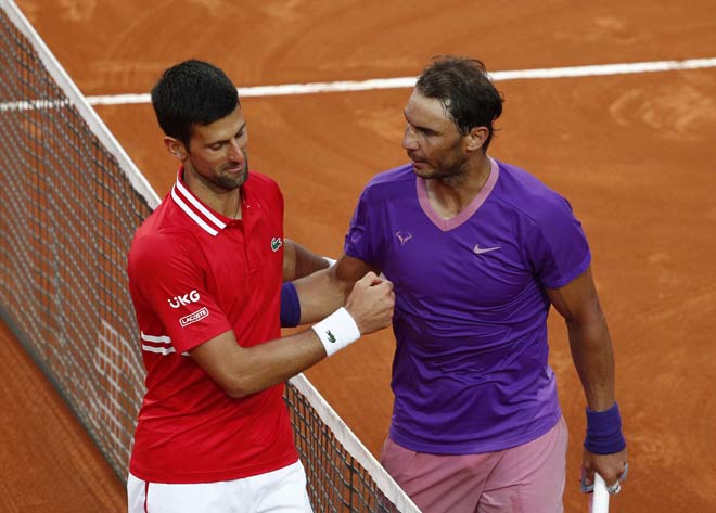 Novak Djokovic hoặc Rafael Nadal thường xuyên đăng quang các giải Grand Slam mà Federer vắng mặt trong 5 năm trở lại đây