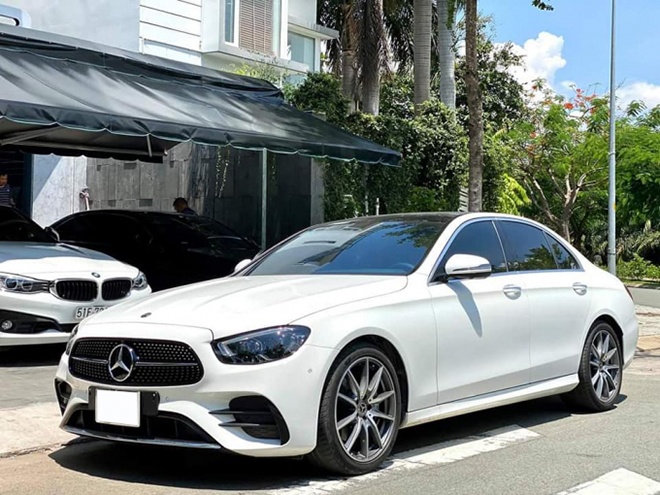 Mercedes-Benz E 300 AMG 2021 &#34;chạy lướt&#34; bán lại lỗ trăm triệu - 5