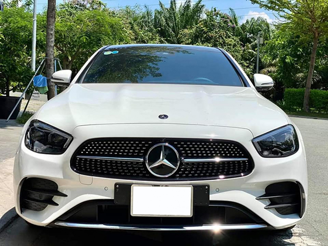 Mercedes-Benz E 300 AMG 2021 &#34;chạy lướt&#34; bán lại lỗ trăm triệu - 2