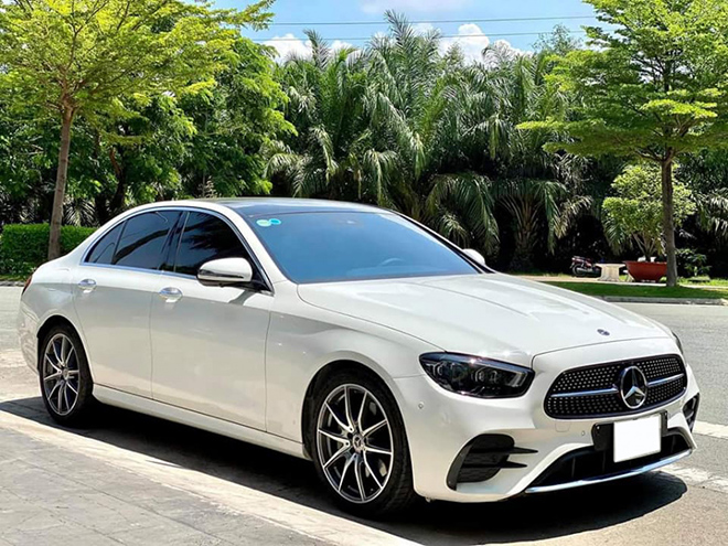 Mercedes-Benz E 300 AMG 2021 &#34;chạy lướt&#34; bán lại lỗ trăm triệu - 1