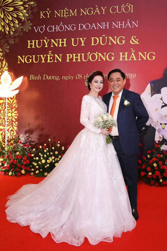 Vợ chồng ông Huỳnh Uy Dũng trong ngày kỷ niệm ngày cưới vào năm 2019
