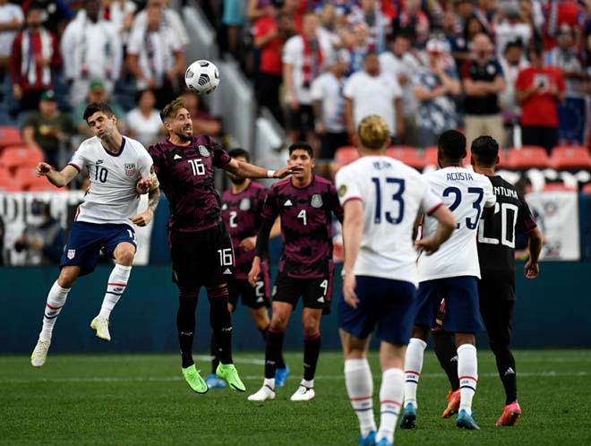 Pulisic (số 10, ngoài cùng bên trái) tỏa sáng giúp Mỹ hạ Mexico