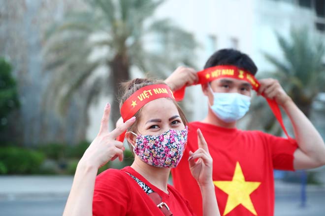 ĐT Việt Nam săn vé World Cup: Fan ở UAE háo hức tiếp lửa thầy trò ông Park - 5