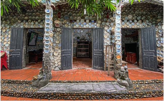 Ngoài những ngôi nhà sử dụng dừa và tre thì ngôi nhà gốm sứ cổ của ông Nguyễn Văn Trường (Vĩnh Phúc) cũng rất nổi tiếng ở Việt Nam.
