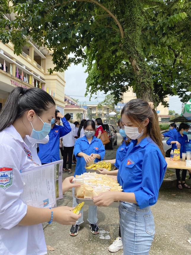 Cô bạn tham gia tình nguyện "Tiếp sức mùa thi năm 2020"