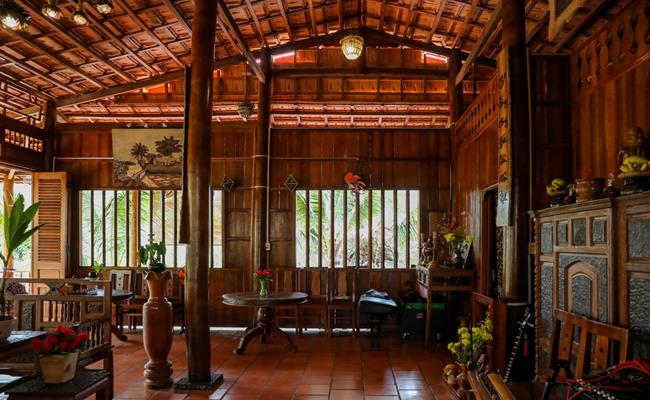 Để hoàn thành căn nhà này, ông Thưởng đã sử dụng khoảng 4.000 cây dừa với tổng kinh phí gần 6 tỉ đồng.
