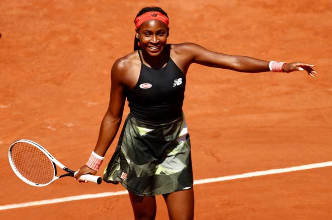 Coco Gauff (17 tuổi 86 ngày) vừa trở thành tay vợt nữ trẻ nhất lọt vào tứ kết Grand Slam sau 15 năm kể từ trường hợp của&nbsp;Nicole Vaidisova, người vào tứ kết Roland Garros năm 2006 khi 17 tuổi 44 ngày