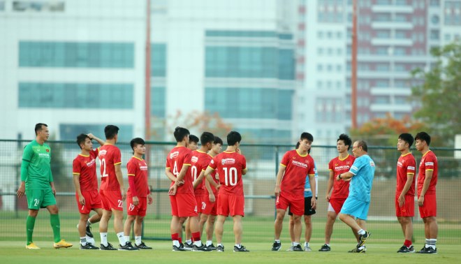 Sau đó, nhà cầm quân người Hàn Quốc tiếp tục phổ biến kế hoạch tập luyện cho nhóm cầu thủ đã ra sân thi đấu ở trận thắng 4-0 của ĐT Việt Nam trước Indonesia.