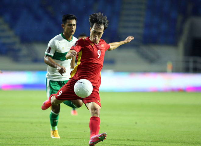 Trong hiệp 1&nbsp;trận đấu giữa ĐT Việt Nam và Indonesia, Văn Toàn là một trong những cầu thủ thi đấu xông xáo và tạo ra được khá nhiều cơ hội về phía khung thành của đội bóng xứ vạn đảo.