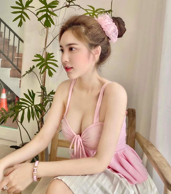 Đoan Nghi được đánh giá là ngày càng gợi cảm và trưởng thành.&nbsp;
