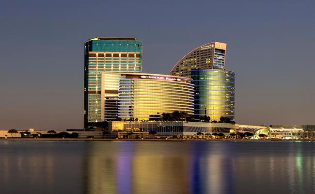 Sau 8 đêm nghỉ tại Swissotel Al Murooj Dubai, một khách sạn 5 sao khác Crowne Plaza Dubai - Festival City là điểm lưu trú tiếp theo của đội tuyển Việt Nam.&nbsp;
