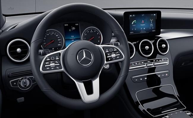 Chiếc xe Quang Hải&nbsp; lựa chọn là chiếc Mercedes-Benz mẫu GLC 300 4Matic và thuộc phiên bản facelift 2020.
