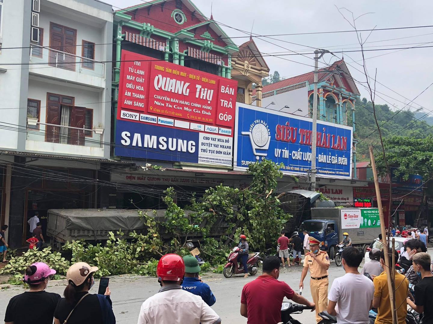 Vụ tai nạn không gây thiệt hại về người nhưng thiệt hại lớn về tài sản.