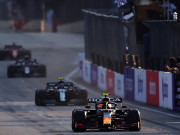 Thể thao - Đua xe F1, Azerbaijan GP: Hamilton sau 3 năm mới mất điểm, &quot;Bò húc&quot; có người hùng mới