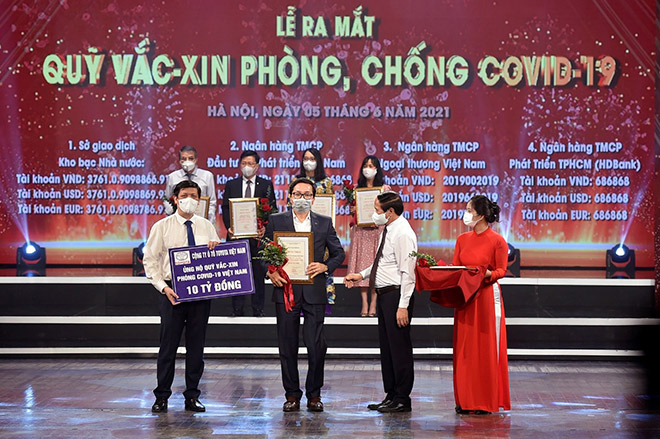 Sau lời kêu gọi của Chính phủ, Đại diện Toyota Việt Nam đã ủng hộ Quỹ Vắc-xin phòng Covid-19 với trị giá 10 tỷ đồng.