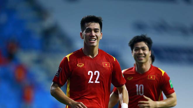 ĐT Việt Nam vừa đại thắng ĐT Indonesia 4-0 trên sân Al Maktoum ở Dubai (UAE)