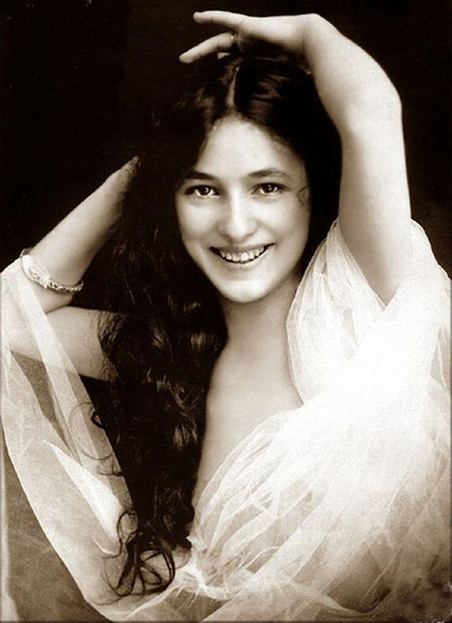 Từ một ngôi sao nổi danh, Evelyn Nesbit đã phải kết thúc cuộc đời trong sự cô độc, lặng lẽ.