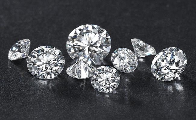 Trên thế giới có những quốc gia sở hữu nguồn khoáng sản vô cùng phong phú, trữ lượng vàng, kim cương “khủng”, cho khai thác với sản lượng rất cao. 
