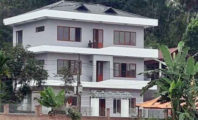 Trước đó tuyển thủ Hà Đức Chinh cũng đã xây dựng một căn nhà 3 tầng bề thế ở quê Phú Thọ.
