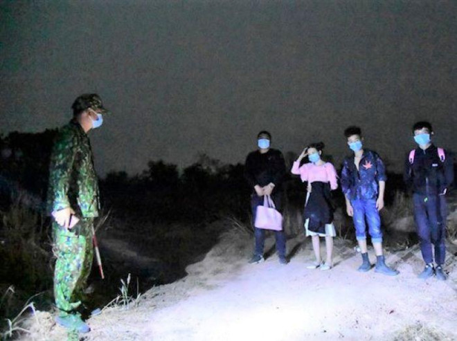 Ngày 12/6, Công an huyện Bù Đốp (Bình Phước) cho biết đã khởi tố vụ án tổ chức đưa người nhập cảnh trái phép qua biên giới.