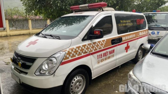 Xe cứu thương chở quá số người quy định đi từ Bắc Ninh về Sơn La.