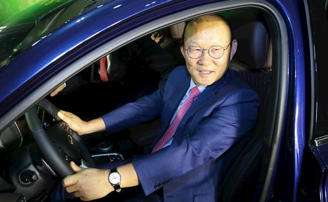 Chiếc xe X4 nếu được bán tại Việt Nam có giá khoảng 2,9 tỷ đồng, đây là một trong những dòng xe cao cấp nhất thế hệ X của BMW. 
