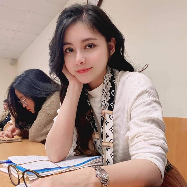Năm 2019, Cao Diệp Anh được chú ý khi tham gia Hoa hậu Hoàn vũ Việt Nam 2019. Tuy nhiên, khi cuộc thi chuẩn bị bắt đầu diễn viên "Về nhà đi con" đã tuyên bố bỏ thi để trở về Hà Nội tiếp tục việc học.
