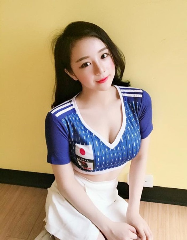 "Hot girl ngủ gật" Nguyễn Thủy Tiên là đại diện đội tuyển Nhật Bản.
