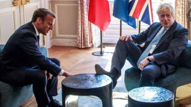 Tổng thống Pháp Macron và Thủ tướng Anh Johnson - ảnh Business Insider.