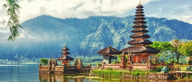 Bali, Indonesia: Với mặt trời rực rỡ, biển xanh thẳm và những bãi biển dài,&nbsp;Bali chính&nbsp;là thiên đường nhiệt đới dành cho bạn. Với khí hậu tuyệt vời và những nơi khác nhau để khám phá, đây là một hòn đảo không thể bỏ qua.
