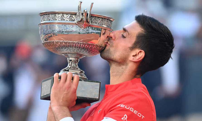 Djokovic hạnh phúc khi lần thứ 2 vô địch Roland Garros sau 5 năm chờ đợi và có Grand Slam thứ 19 trong sự nghiệp để áp sát kỷ lục của Federer và Nadal