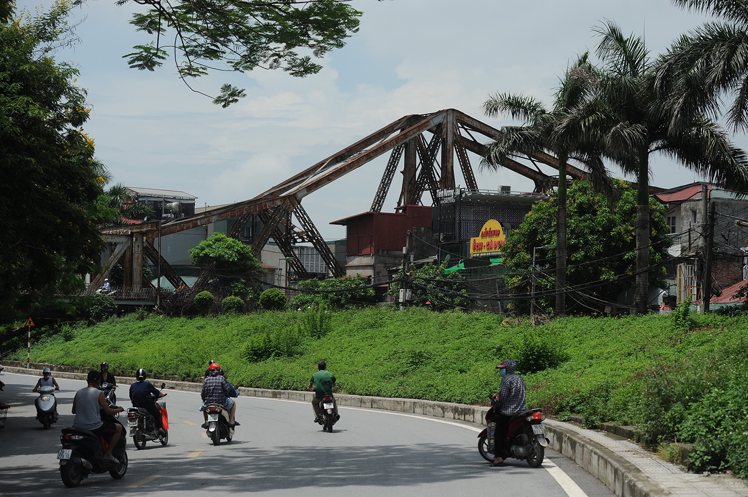 &nbsp;Hoạt động suốt 119 năm qua, cầu Long Biên đã xuống cấp nghiêm trọng sau ba lần đại tu sửa chữa.