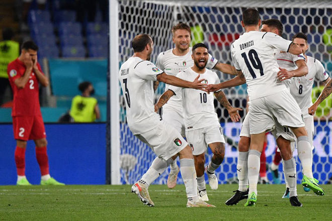 ĐT Ý thắng ĐT Thổ Nhĩ KỲ với tỉ số 3-0 và đang dẫn đầu bảng A