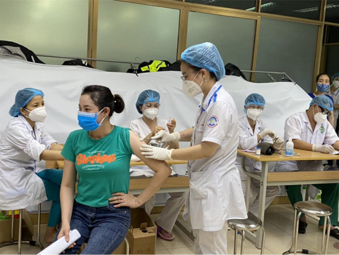 Tiêm vắc xin phòng COVID-19 cho công nhân trong khu công nghiệp của Bắc Giang&nbsp; &nbsp; Ảnh;BYT