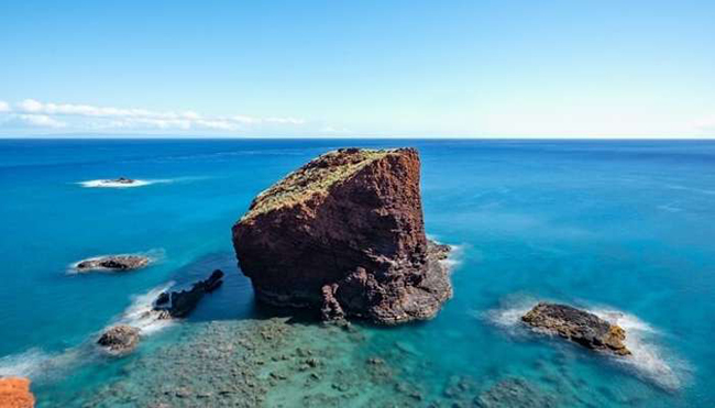 Đảo Lanai ở Hawaii: Đảo Lanai khá nổi tiếng trên toàn thế giới vì nó là hòn đảo lớn thứ 6 ở Hawaii. Đến đây, bạn có thể mua sắm từ các cửa hàng nổi tiếng hoặc đến thăm vịnh Hulopoe tuyệt diệu.&nbsp;
