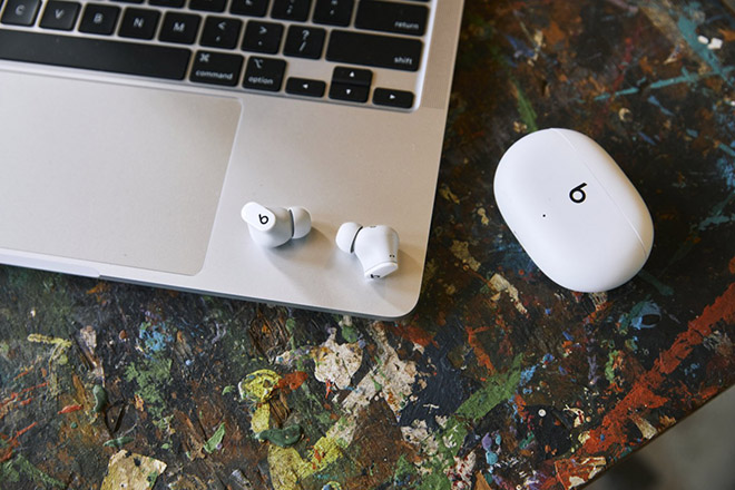 Apple tung thêm tai nghe không dây chống ồn giá hấp dẫn - 1