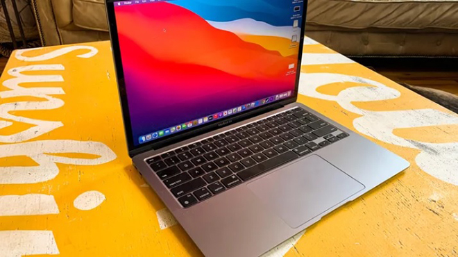 MacBook Air 13 inch M1.