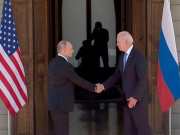 Thế giới - Ông Putin và ông Biden giữ khuôn mặt lạnh và tránh nhìn nhau