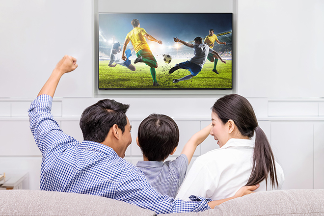 Trong giai đoạn bình thường mới, thời gian cùng mọi người xem TV thực sự mang lại giá trị gắn kết và giải trí đỉnh cao cho gia đình.