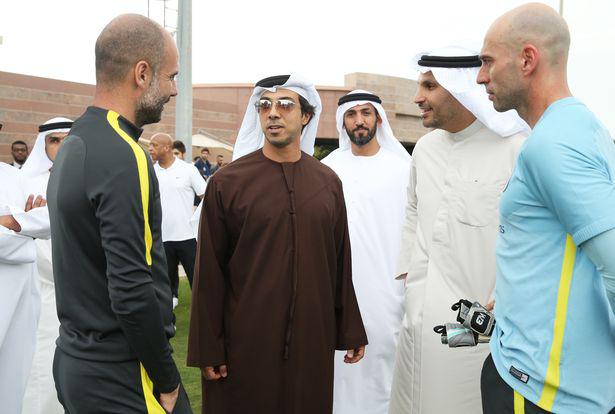 Hoàng tử Mansour gặp HLV Man City, Pep Guardiola.