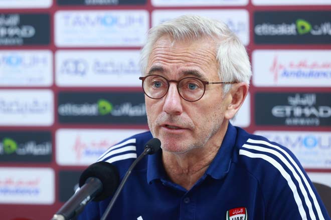 HLV Bert van Marwijk trong buổi họp báo sau trận UAE - Việt Nam (Ảnh: Tuấn Hữu)