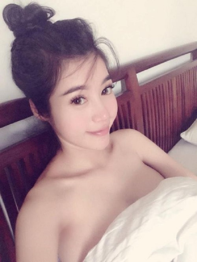 Nhiều người tò mò liệu người đẹp đang nude hay là mặc áo quây ngực trong bức ảnh này?&nbsp;
