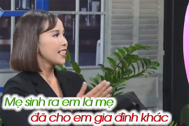 Tham gia Hẹn ăn trưa tập mới nhất tuần này, Ngọc Hằng (26 tuổi, TP.HCM) - nhân viên bất động sản khiến ai cũng thương cảm trước hoàn cảnh gia đình không trọn vẹn. Cô gái tự tin, có trách nhiệm với công việc nhưng cũng đôi khi hay nhút nhát, vô tâm chia sẻ rằng: “Hồi xưa gia đình khó khăn, mẹ sinh ra em rồi đem cho gia đình khác để nuôi. Hiện tại em sống với ba mẹ nuôi. Khi có tiền em cũng giúp đỡ mẹ đẻ một phần nhưng hai mẹ con không có tình cảm nên không ở với nhau được”.