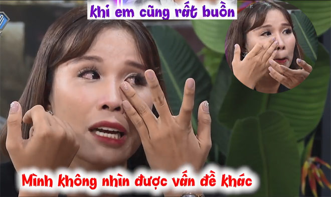 “Thực ra em bị trầm cảm từ nhỏ. Em tự tử hai lần rồi. Ai cũng có gia đình để quay về nhưng em thì không có. Gia đình không phải là điểm tựa của em cho nên đôi khi em cũng rất buồn. Lần gần đây nhất là khoảng 8 tháng trước, sau khi sinh em trầm cảm nặng hơn. Lúc trầm cảm tới mức tự tử em không hề nghe thấy những tiếng khác xung quanh mình. Em đã phải tìm tới bác sĩ tâm lý và sự giúp đỡ của các anh chị đồng nghiệp để trở lại công việc bình thường”, mẹ đơn thân khóc nức nở chia sẻ về biến cố lớn nhất trong cuộc đời.