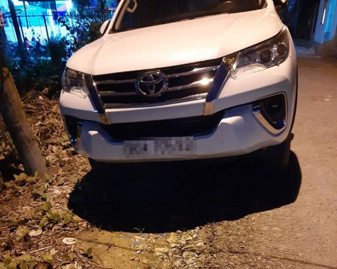 Sẽ xử lý xe biển trắng ghi tên Bộ Nội vụ bên hông - 1