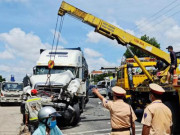 Tin tức trong ngày - Tài xế xe đầu kéo &quot;thông chốt&quot; kiểm dịch gây tai nạn liên hoàn