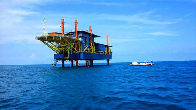Seaventures Dive Rig, Borneo, Malaysia: Một giàn khoan dầu cũ đã được chuyển thành nơi ở hiện đại với hơn 27 phòng và khu giải trí là một khách sạn gây ấn tượng với mọi du khách.
