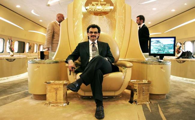 Không thua kém Dubai, Ả Rập cũng là một quốc gia giàu có. Khá dễ hiểu vì sao hoàng tử Ả Rập Al Waleed bin Tala có thể sở hữu đầy đủ những mẫu xe đắt nhất hành tinh, thậm chí có cả siêu ô tô bọc kim cương.
